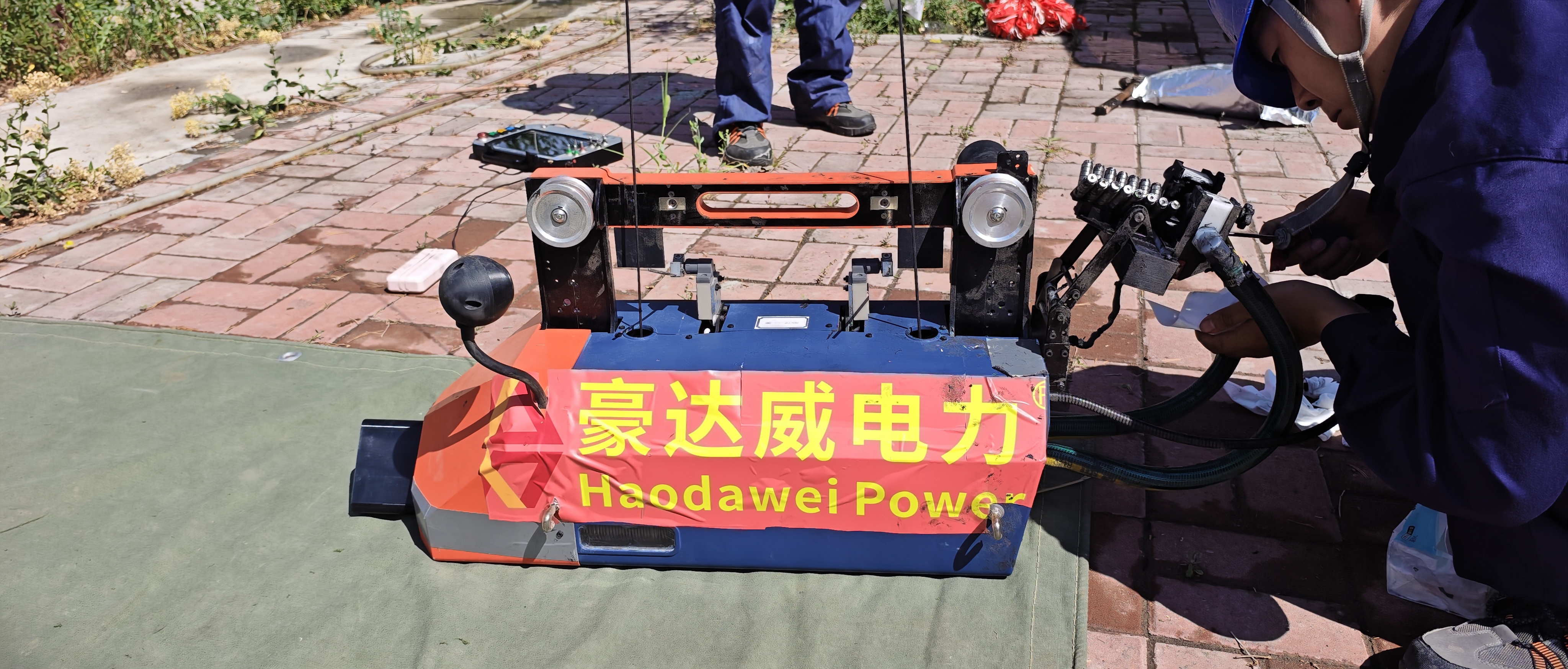 经典案例：昆明南方电网35kV架空裸导线绝缘化改造——智能涂覆机器人不停电作业实践